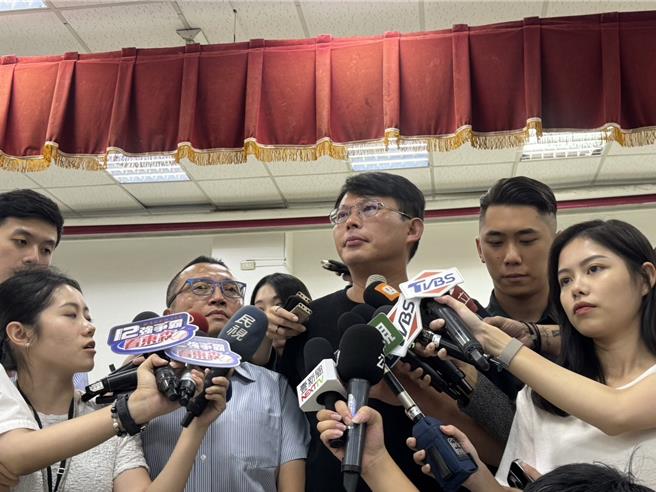 媒體報導行政院長卓榮泰因總預算被立法院退回找立法院長韓國瑜出面協調，韓預計在10月2日邀卓及三黨幹部吃「和解飯」。民眾黨立委黃國昌今（28） 日釋出善意，表示對於有面對面溝通機會「都樂觀其成、下周我們會赴會」。（柯毓庭攝）