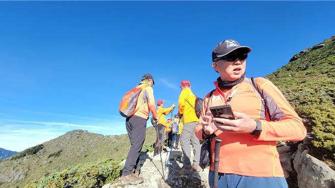 高雄六龟救难协会飞鹰大队27日前往向阳山区搜寻16年前失踪的山友。（高雄六龟救难协会飞鹰大队提供／蔡旻妤台东传真）