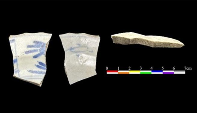 番仔交庄遺址施工中監看採集之17世紀卡拉克瓷片。（言古文化考古團隊提供／廖素慧嘉市傳真）