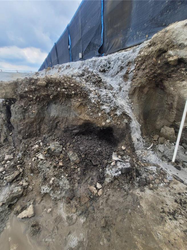 嘉義車站基地東側出土之史前文化層與地層堆積。（言古文化考古團隊提供／廖素慧嘉市傳真）