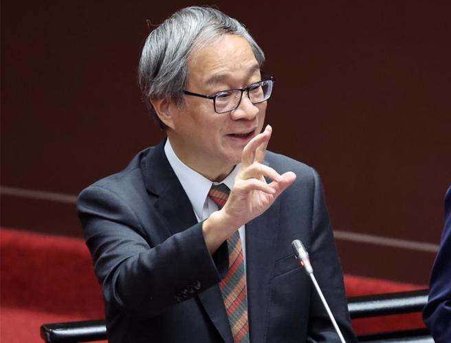 文化部长李远认为自己成为作家，并能一路开创新局，受到恩师的影响甚鉅。（报系资料照片）