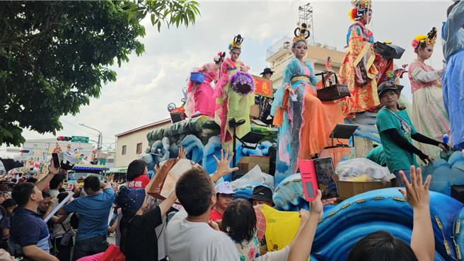 「盐水艺阁文化祭」28日登场，4辆艺阁在盐水区市街遶行。（台南市盐水艺阁推广文教协会提供／宝智华台南传真）