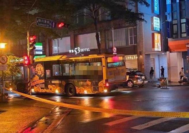 东海女大生走在斑马线遭公车辗毙，死者母亲悲吐「第一次放手让女儿独自出门」。（图／中时资料照）