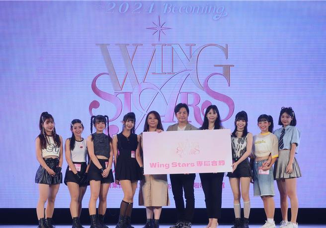 潘怡千（左起）、張惠晴、黃鈺婷、陳怡婷、孫協志、陳俞蓁、黃可欣、呂米妮。（桂田文創提供）