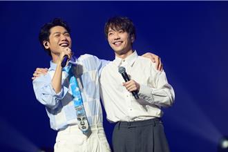 張棟樑出手為蔡旻佑寬衣解帶　男神互動畫面曝光