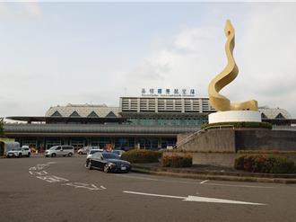 虎航降落鼻輪故障 小港機場關閉近2小時 逾2300人行程延誤