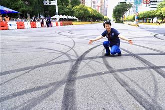 保留賽車燒胎痕跡引爭議 議員稱「翻轉用路安全」才是光榮