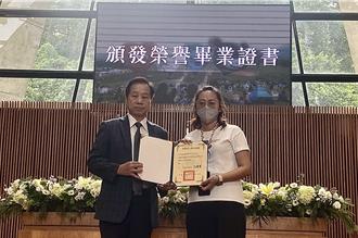 東海女大生慘遭公車撞死  校方頒榮譽畢業證書！師生、家屬哀慟送別