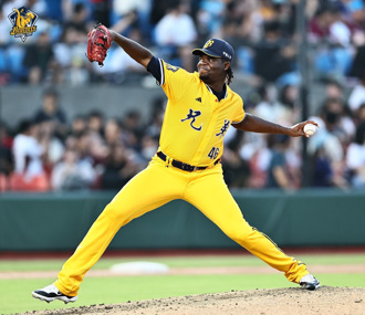 中職》球迷送暖助德保拉走出喪親之痛 下半季找回王牌身手