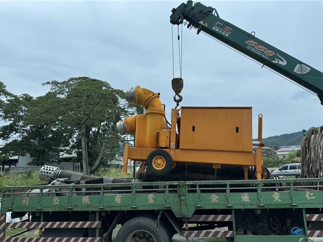 山陀兒颱風逼近台灣，高雄市水利局加強防汛準備。（水利局提供／林瑞益高雄傳真）