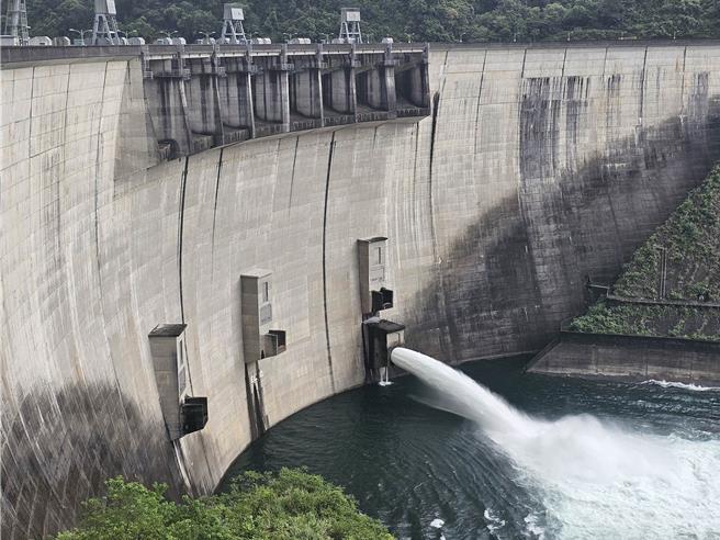 台北市翡翠水库29日中午12时进行预防性调节放水。(台北市翡翠水库管理局提供)