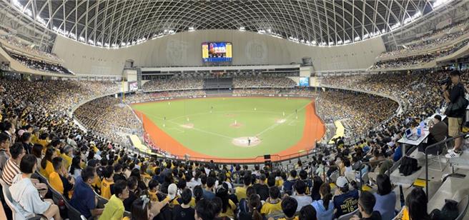 国庆晚会将于10月5日于台北大巨蛋举办，外界关心若当日下雨是否又会再次发生漏水情形。（本报资料照片）