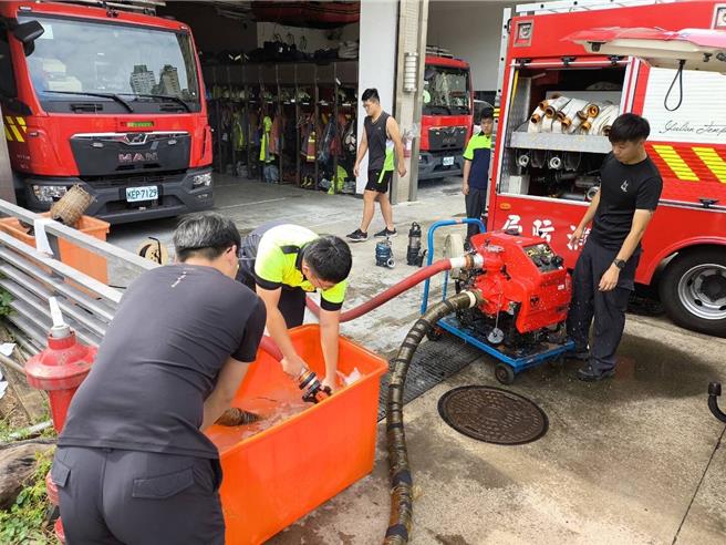 新竹市政府29日上午9時成立災害應變中心二級開設，並強化各項整備工作。（新竹市消防局提供／陳育賢新竹傳真）