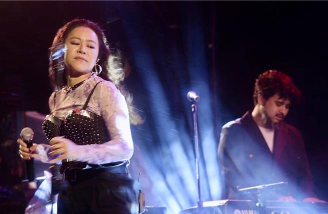 杨蒨时献声致敬音乐大师李泰祥。（尚时代文创娱乐提供）