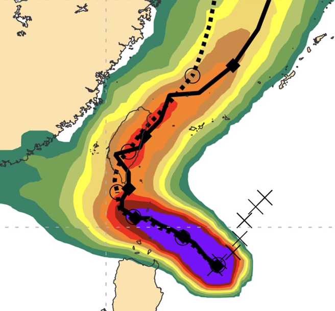 歐洲模式預測颱風可能會登陸台東，北上通過台灣。（翻攝自賈新興臉書）