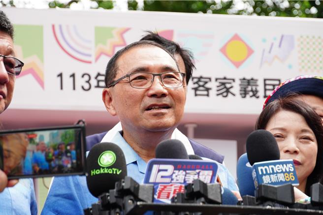 新北市长侯友宜今（29）日上午受访表示，市府还没成立应变中心就开会前会，新北预估30日深夜至翌日清晨会列入海警范围，3日晚间至4日清晨影响最鉅。（柯毓庭摄）