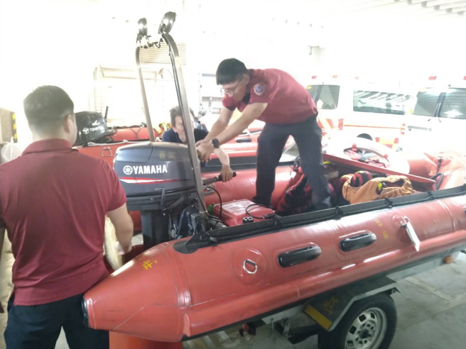 台北市災害防救辦公室27日召開天氣分析會議，要求市府各防救災單位本於權責預為整備。（圖 / 台北市消防局提供）