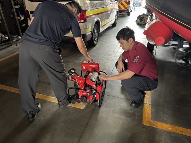 北市消防局籲請民眾留意颱風資訊，做好防颱措施。（圖 / 台北市消防局提供）
