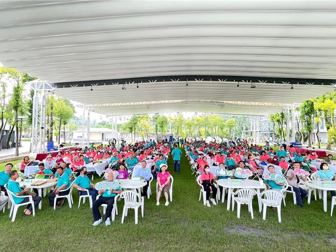 嘉义县水环境巡守队志工们齐聚交流经验。（嘉县府提供／廖素慧嘉县传真）