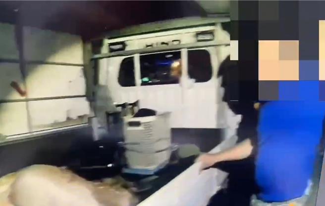 29日又傳出瑪家鄉4名原住民持無照獵槍至墾丁獵殺梅花鹿，警方循線逮獲王等4名20多歲男子，並起獲1隻梅花鹿遺體。（警方提供／謝佳潾屏東傳真）