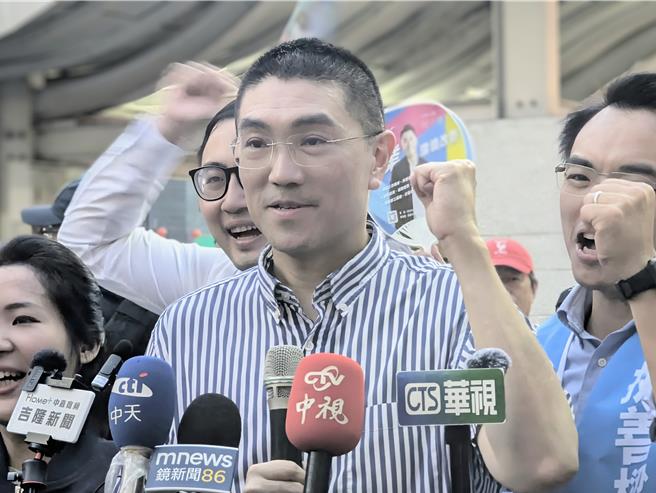 基隆市选委会29日表示，基隆市长谢国梁（图中）罢免案的公办电视说明会，将于10月3日晚间举行。（张志康摄）