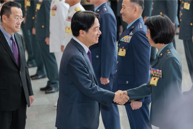 總統賴清德（中）今被爆料在8月的晉升典禮中對將官發火。（中時資料照，郭吉銓攝）