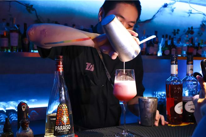 高雄举办酒精路跑，却引发争议。图非当事店家。（高市观光局提供）