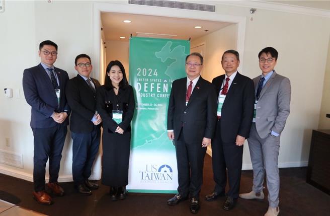 国民党国际部主任黄介正与国民党立委立委徐巧芯、空军退役中将田在劢出席「美台国防工业会议」。（国民党文传会提供）
