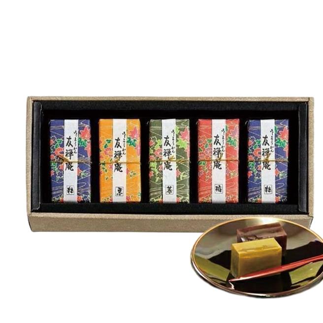 SOGO忠孝馆日本展初登场，大阪河内骏河屋红豆栗子，原价单盒650元5入，特价任选2盒1100元。（SOGO提供）