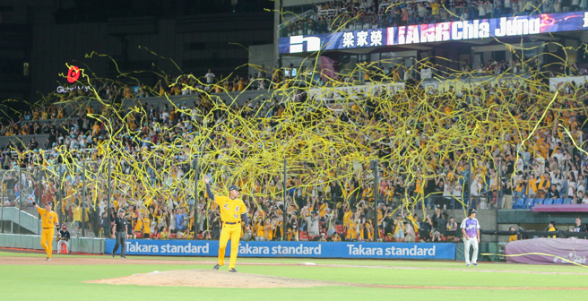 中信兄弟拿下中华职棒第35年下半季冠军，接下来还有全年度第一目标要拚。（资料照，陈麒全摄）