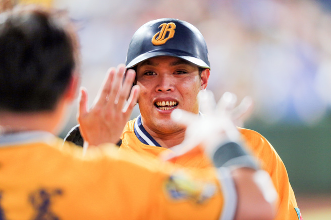 中信兄弟陳子豪29日敲出單場雙響炮。（陳麒全攝）