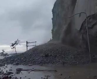 苏花公路土石流 传14人受困 台铁崇德=和仁封闭