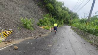 山陀兒颱風釀玉里土石崩落 崙天所長助排除護學子安全