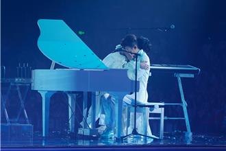 蘇打綠阿龔不捨「摯愛」過世淚崩 　青峰二度送抱宣布停工