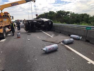 国三大甲段「瓦斯桶」滚落　后方车急闪避惊悚画面曝