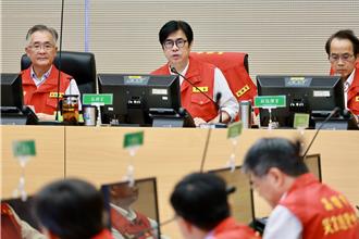 高雄宣布明天停班課   網湧陳其邁臉書刷一排「最帥的男人」