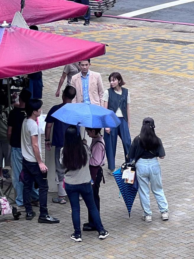 虽然剧中有肢体接触，一走完戏，王瞳、曾子益自动弹开。（图／读者提供）