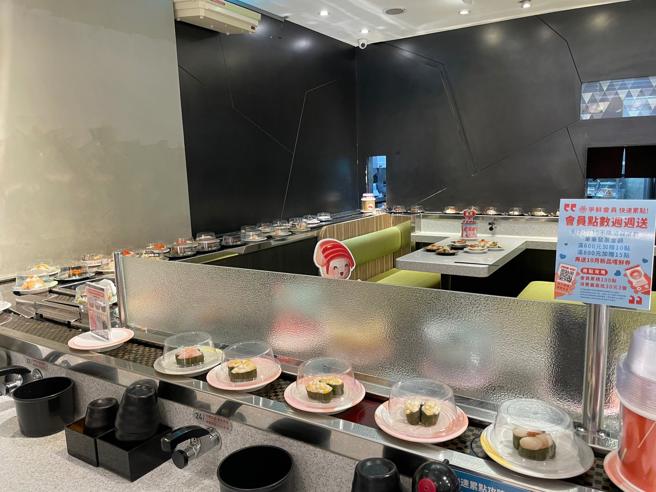 有網友去壽司店用餐，目睹一位阿伯險些過號竟開嗆店員，而店員也不甘示弱反擊，讓許多人誇讚回得好。（示意圖／朱世凱攝）