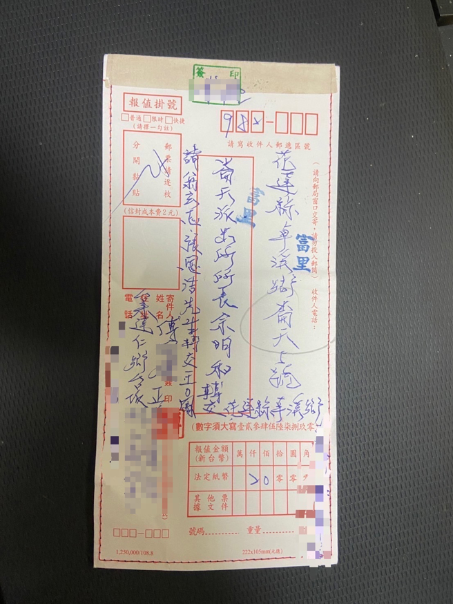 台东的傅姓男子深受暖警义行感动，径送现金袋委托警方帮助单亲妈与弱儿。（翻摄画面）