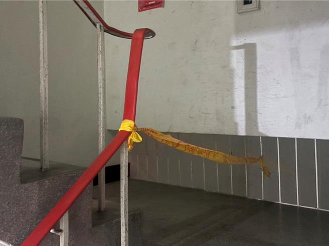 警方將現場拉起封鎖線。（民眾提供／郭良傑高雄傳真）