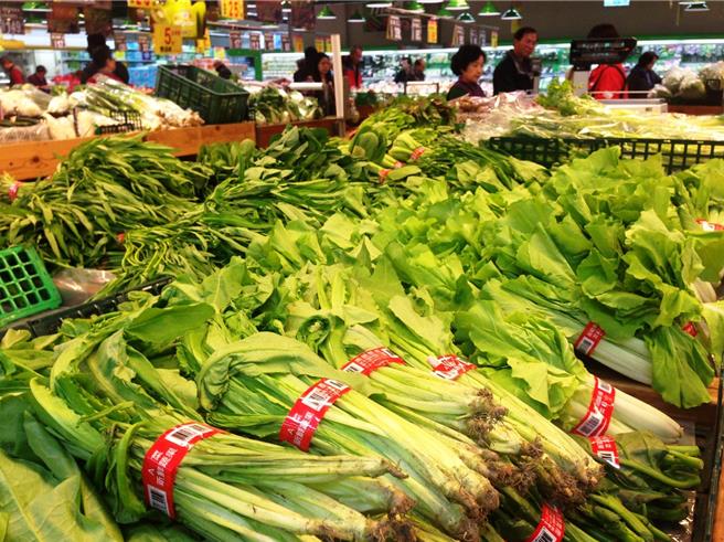 颱风山陀儿逼近，量贩通路生鲜提高备货供应民眾採买。(资料照／洪凯音台北传真)
