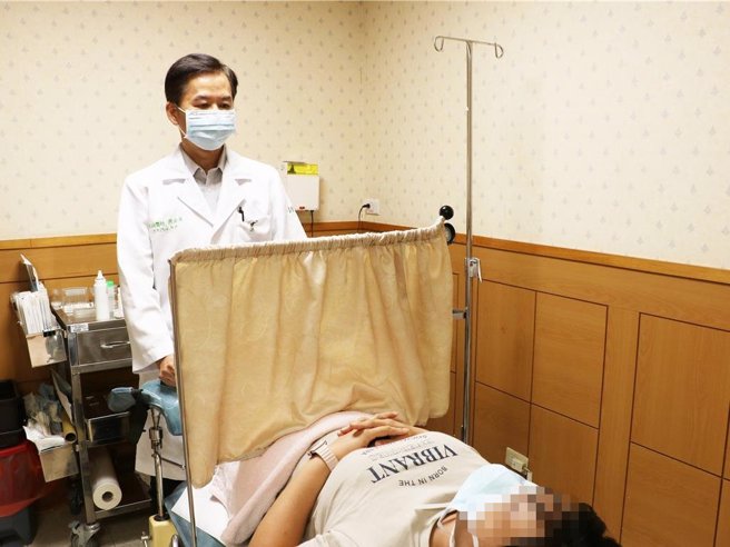 50岁妇人因生育3胎，造成骨盆底肌松弛，不自主频漏尿，造成严重社交困扰，经联新国际医院妇产科主治医师周全益单一切口手术后，成功治癒。（联新国际医院提供／吕筱蝉桃园传真）