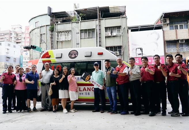 根據統計，新北市去年救護案達23萬餘件，而支撐起緊急救護系統的除了人力，硬體設備、耗材也至關重要。（新北消防局提供）