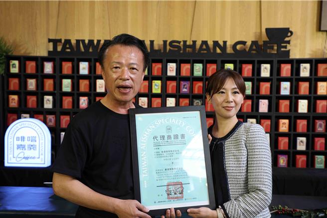 农业处为帮助业者把台湾咖啡卖到国外，已连结立台日两地贸易商管道做为平台。(吕妍庭摄)