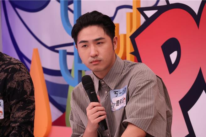 鹿希派上《同學來了》分享被家人忽略的經驗。（中天綜合台提供）