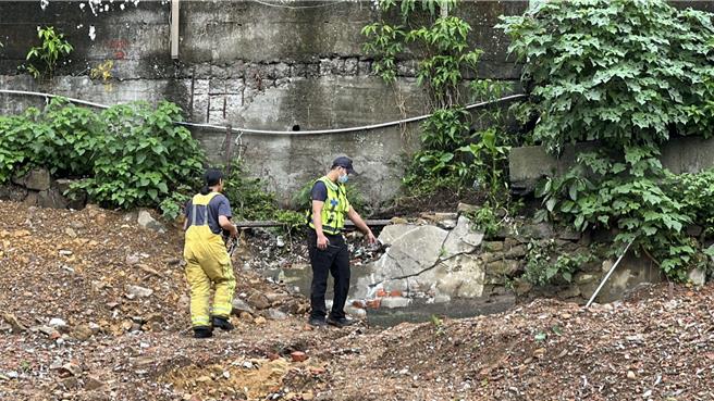 基隆市中山區一處工地30日上午發生老舊擋土牆倒塌意外，造成一名工人壓傷，所幸沒有生命危險。（翻攝照片／張志康基隆傳真）