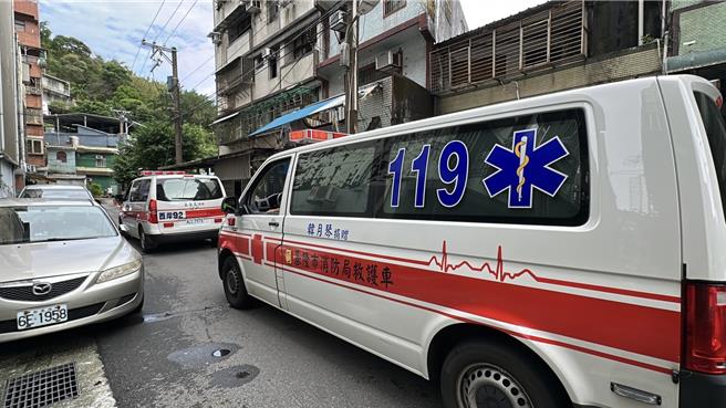 基隆市中山區一處工地30日上午發生老舊擋土牆倒塌意外，造成一名工人壓傷，所幸沒有生命危險。（翻攝照片／張志康基隆傳真）