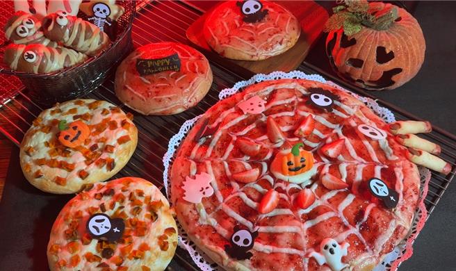 13吋的創意Pizza「萌鬼同樂會」主打「草莓醬的甜Pizza」，成為派對聚會首選。（神旺普諾麵包坊提供／吳娮翎台北傳真）