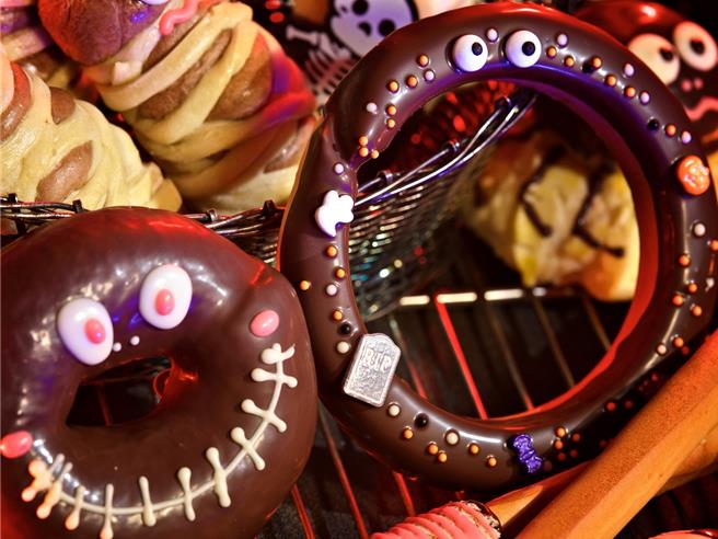 螞蟻人必選「捕夢網」新品，硬麵包及巧克力醬的完美結合，特製的造型巧克力片點綴裝飾，療癒感十足。（神旺普諾麵包坊提供／吳娮翎台北傳真）