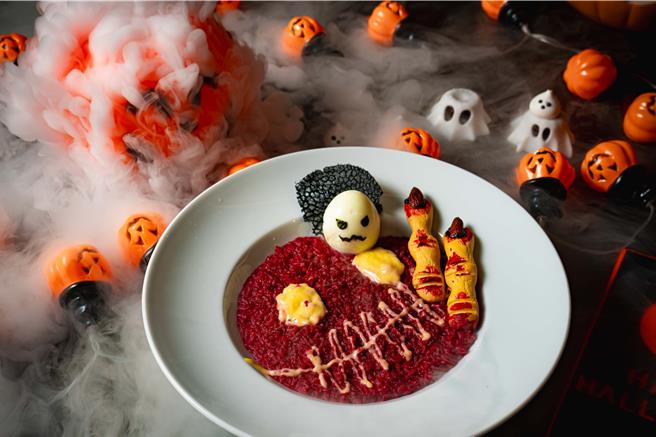 特製甜菜根飯搭配濃郁起司的「血腥起司燉飯」。（大溪笠復威斯汀提供）